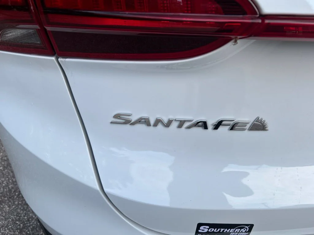 Used 2023 White Hyundai SE image 10