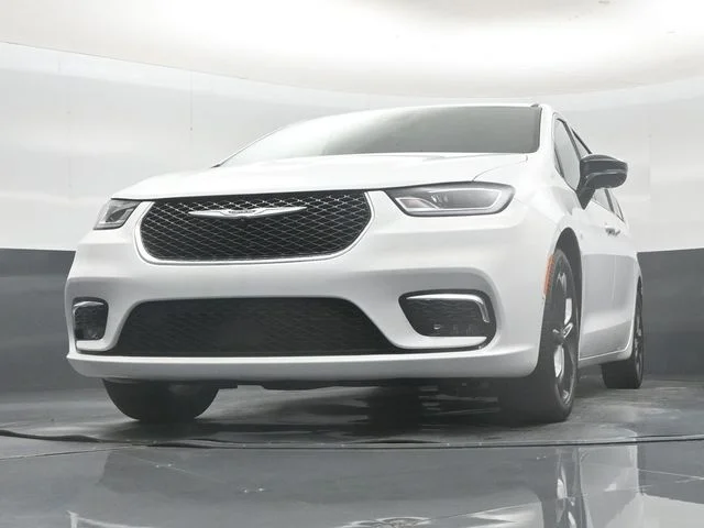 New 2026 Bright White Clear-Coat Exterior Paint Chrysler Limited image 50