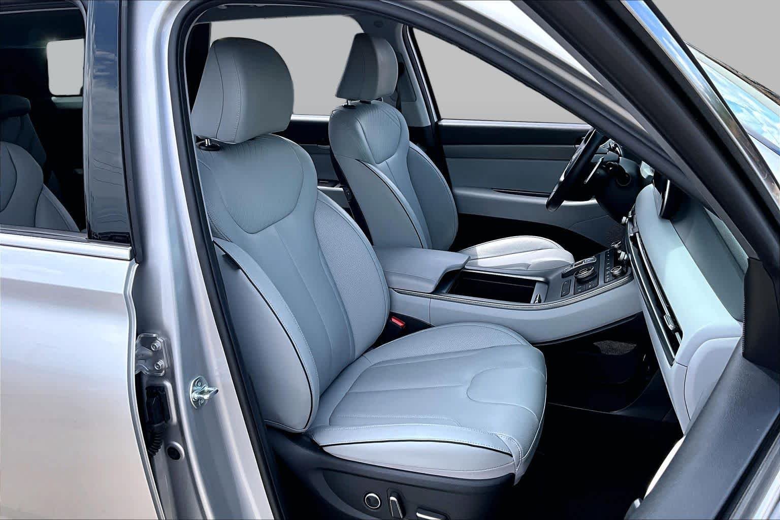 Used 2025 Typhoon Silver Hyundai SEL image 9