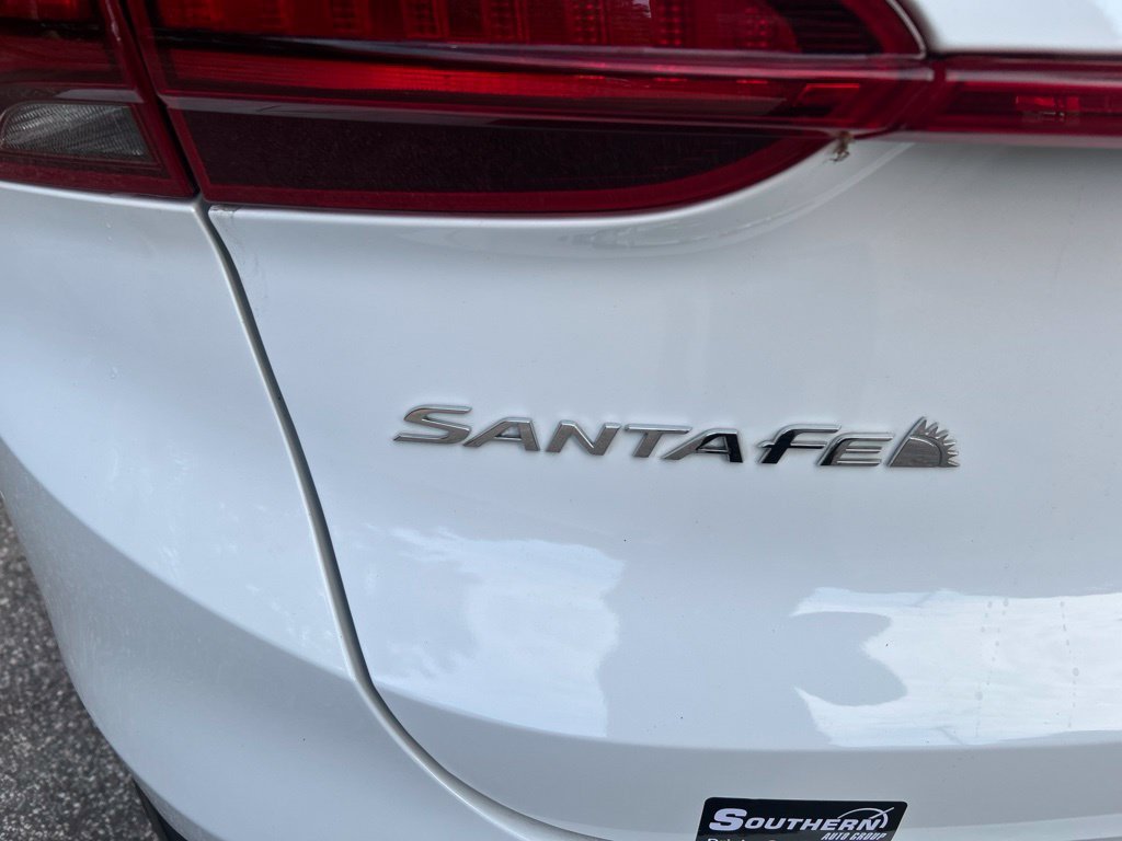 Used 2023 White Hyundai SE image 10