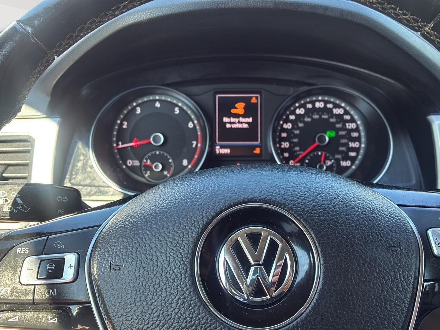 Used 2018 Fortana Red Metallic Volkswagen 3.6L V6 SE image 27