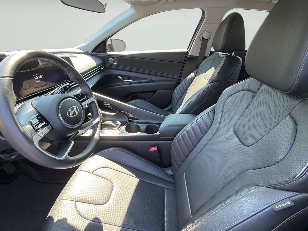 2025 Hyundai Elantra Limited - Photo 19