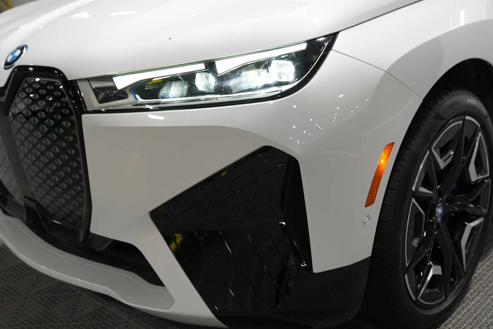 Certified Used 2024 Mineral White Metallic BMW xDrive50 image 8