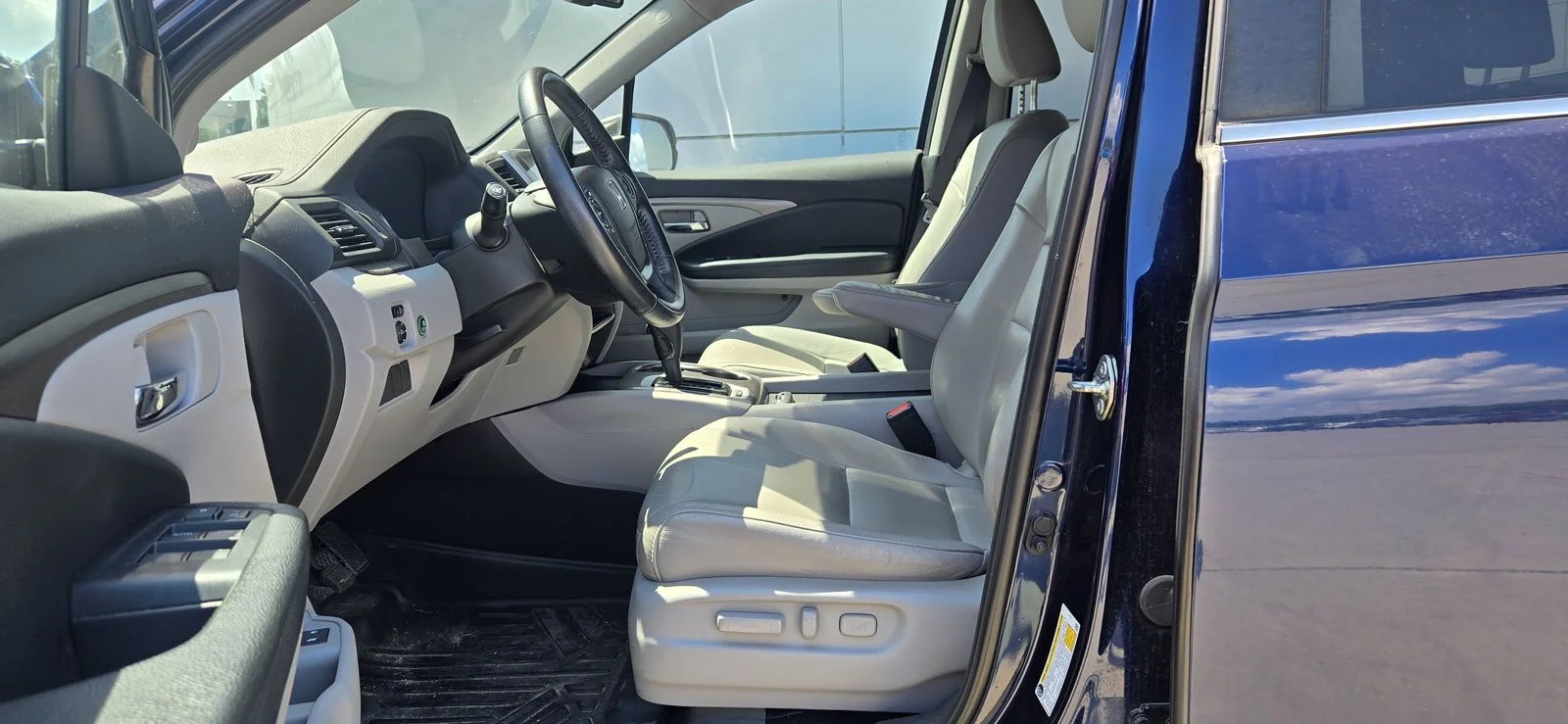 Used 2018 Black Honda EX-L image 6