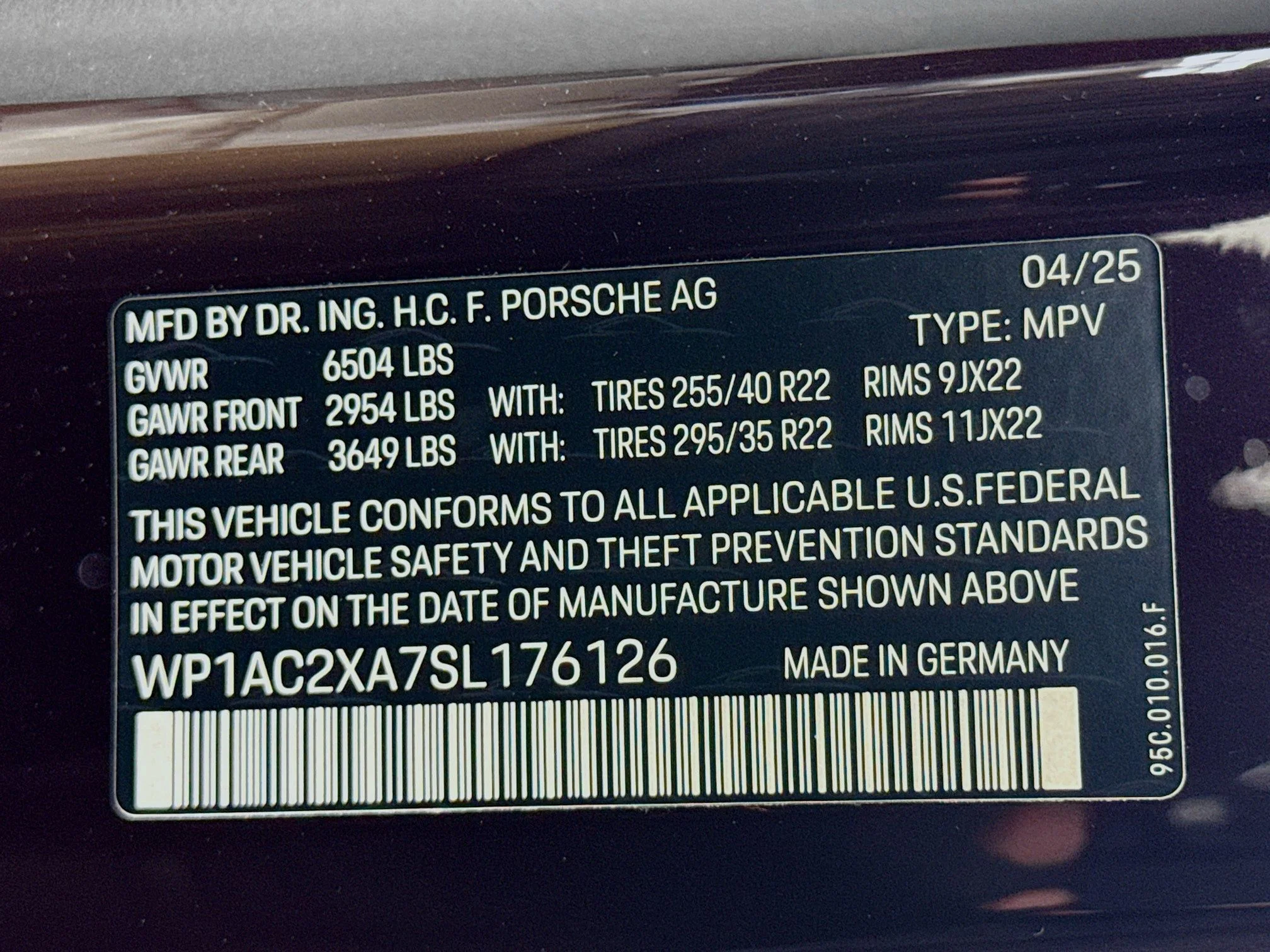 2025 Porsche Macan Turbo Electric - Photo 25