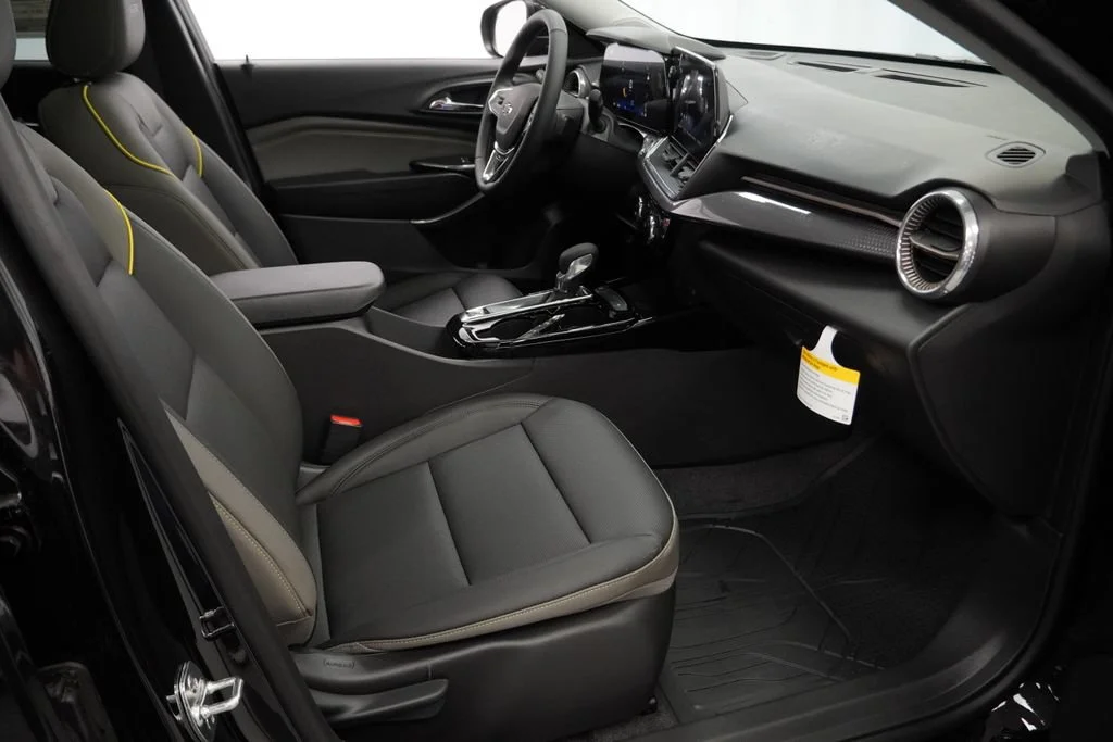 New 2026 Mosaic Black Metallic Chevrolet ACTIV image 28