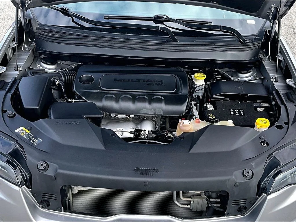 Used 2021 Silver Jeep Latitude Plus image 11