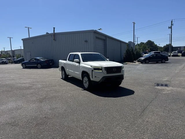 Used 2022 White Nissan SV image 3