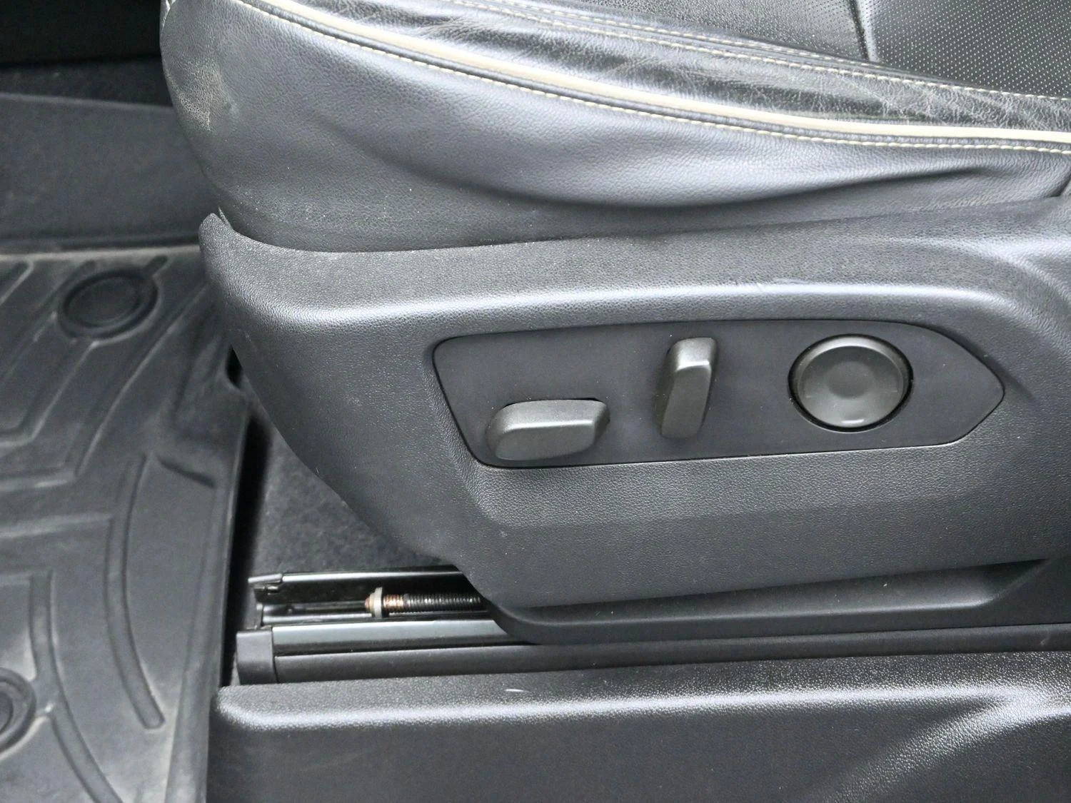 Used 2021 Black Chevrolet Premier image 16