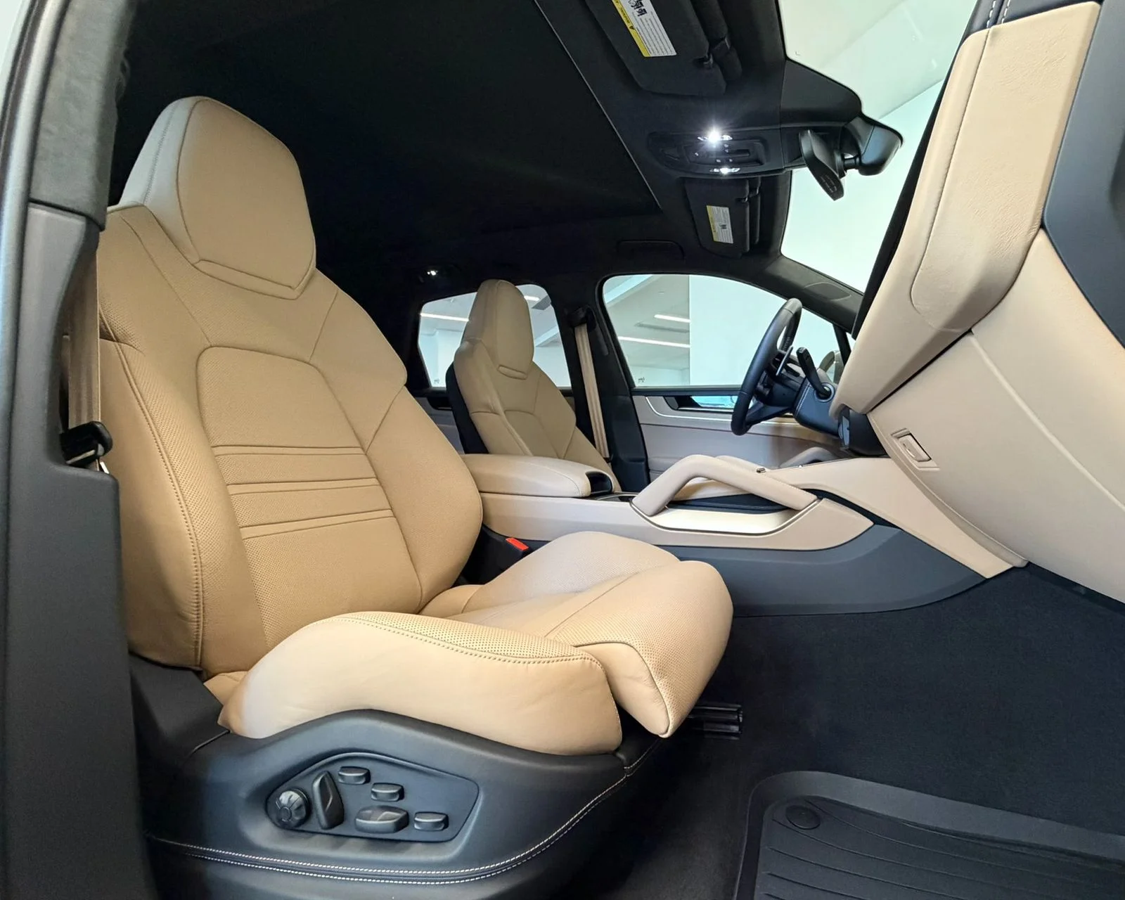 Used 2025 White Porsche Turbo image 18