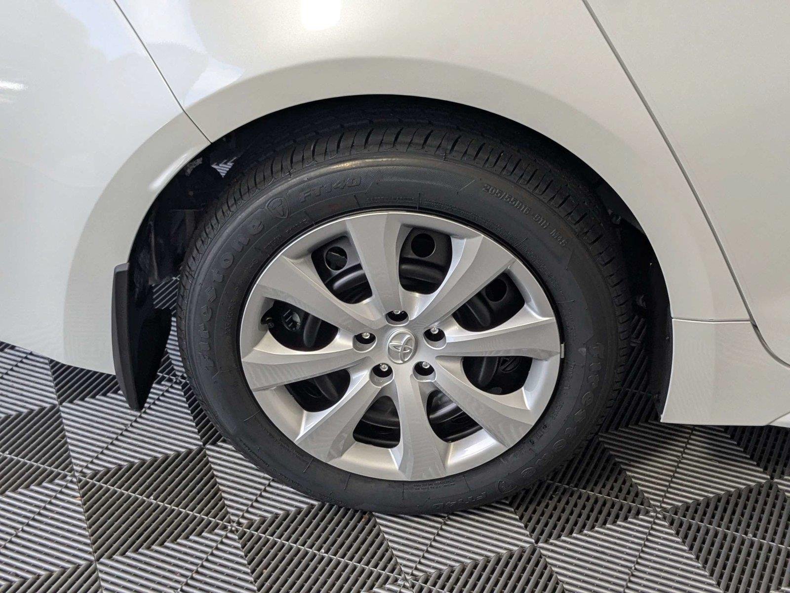 New 2027 Wind Chill Pearl <sup>1</sup> Toyota  LE image 7