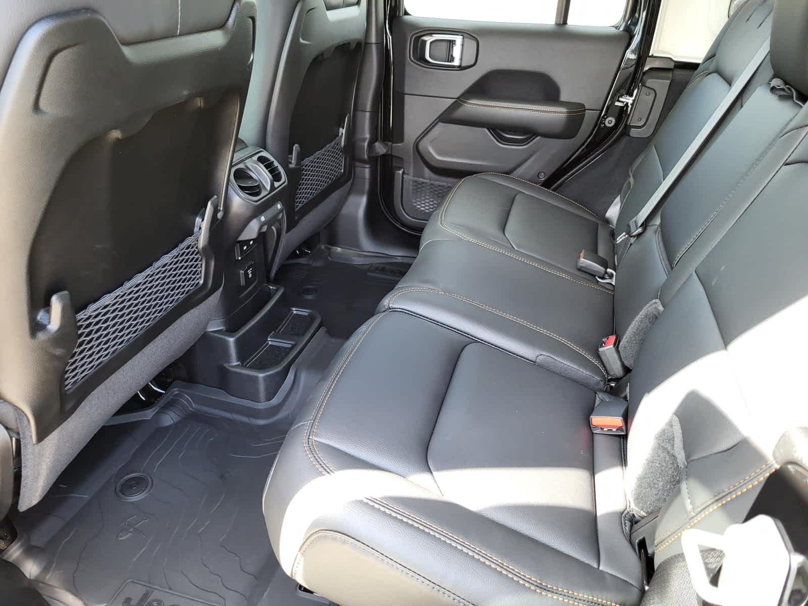 2025 Jeep Wrangler 4-Door Sahara - Photo 13