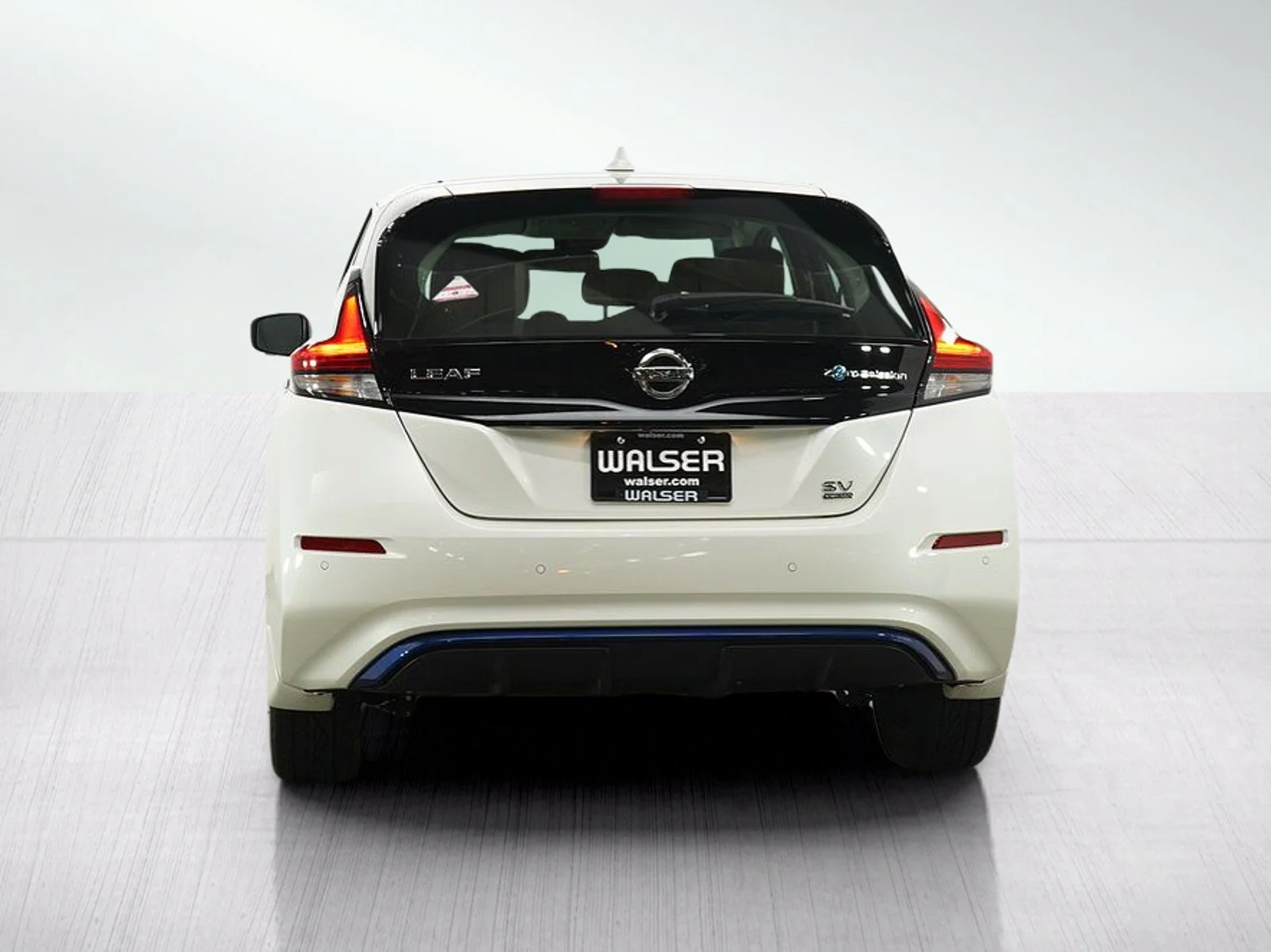 Used 2022 Pearl White Nissan SV Plus image 4