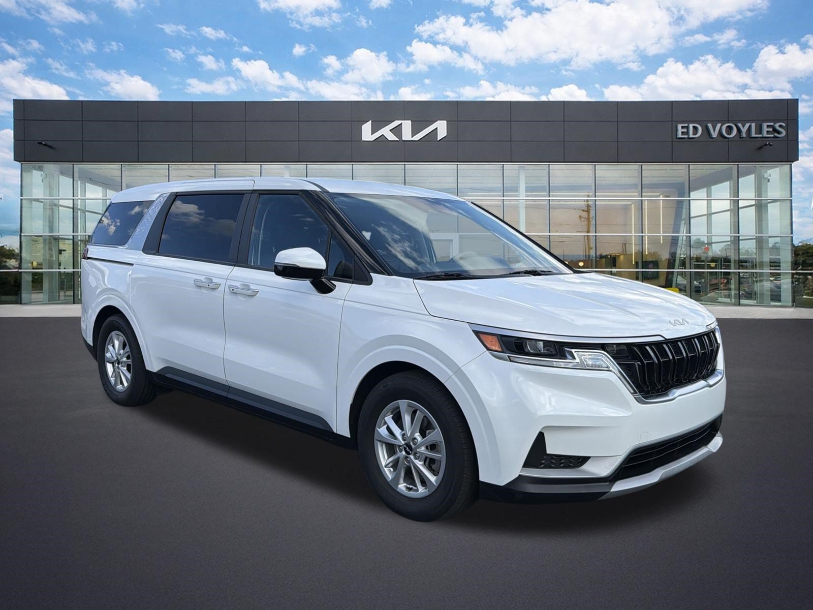 Certified Used 2022 Snow White Pearl Kia LXS image 1