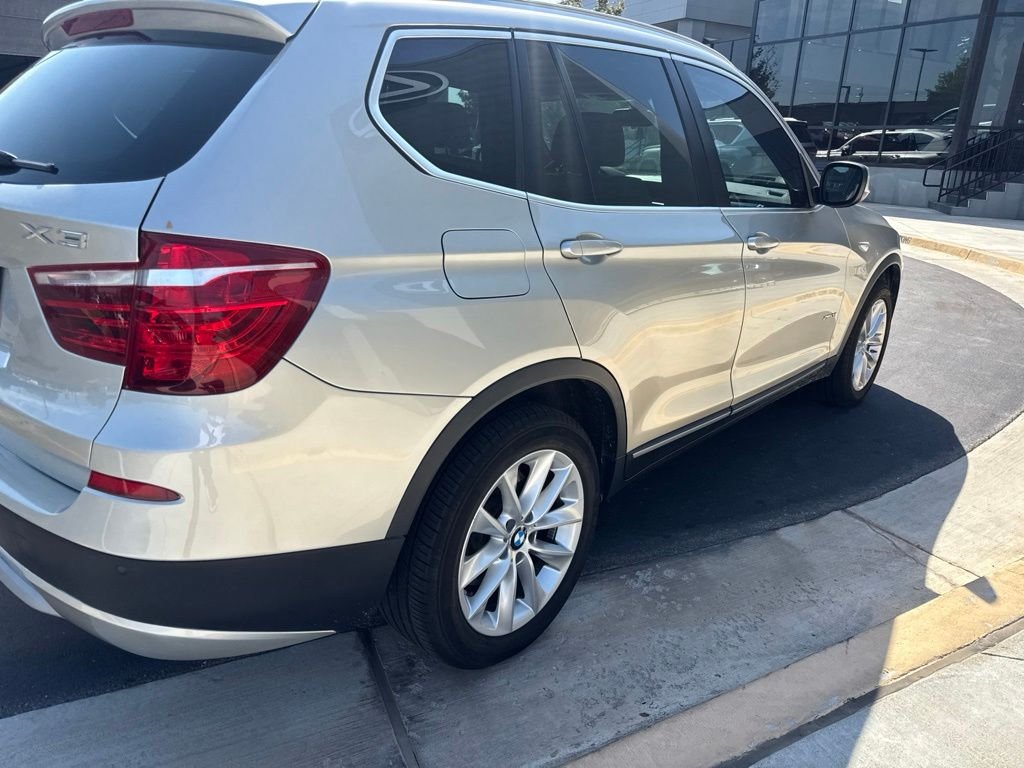Used 2013 Silver BMW xDrive28i image 4
