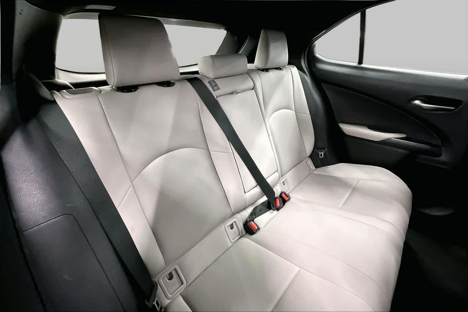 Used 2019 Atomic Silver Lexus  image 20