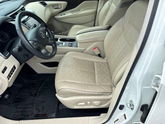 Used 2019 White Nissan Platinum image 5