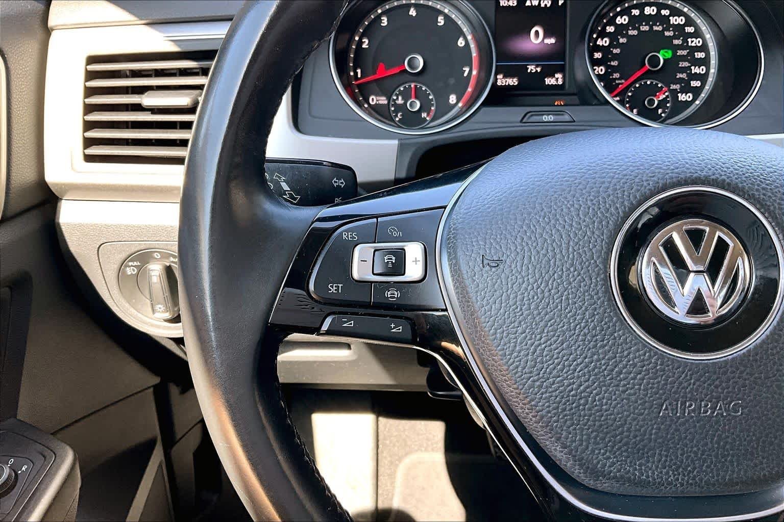 Used 2019 DEEP BLACK PEARL EFFECT Volkswagen 3.6L V6 SE w/Technology image 24