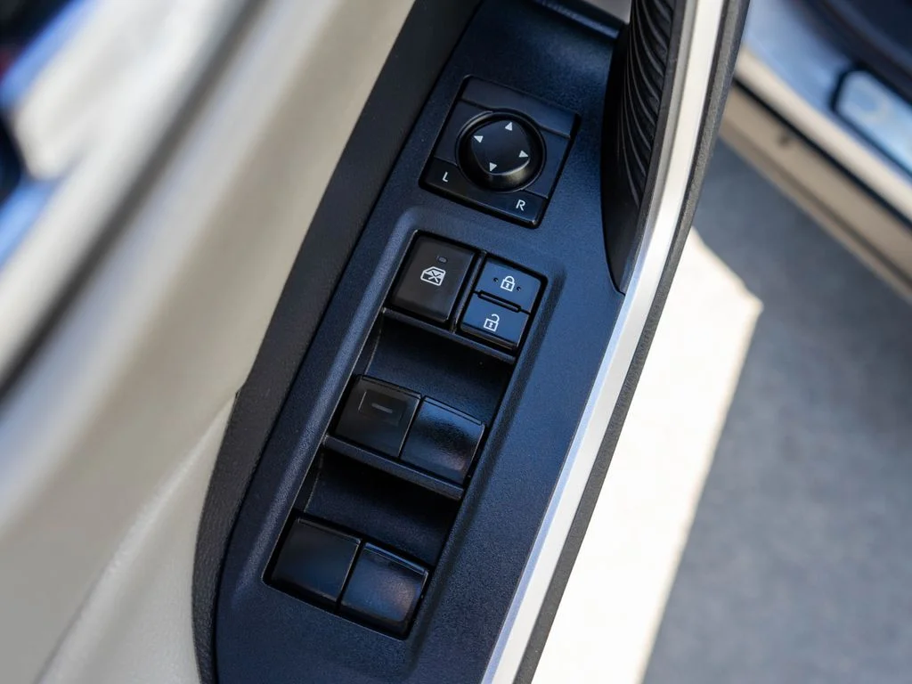 Used 2019 Silver Toyota XLE image 17