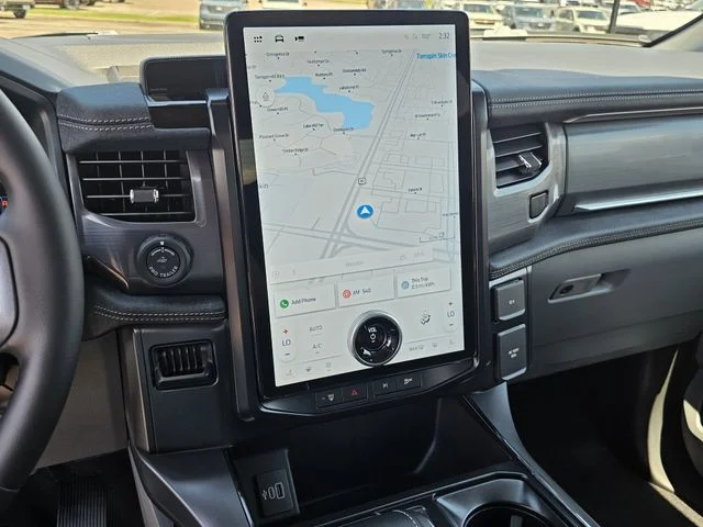 2025 Ford F-150 Lightning Flash - Photo 37