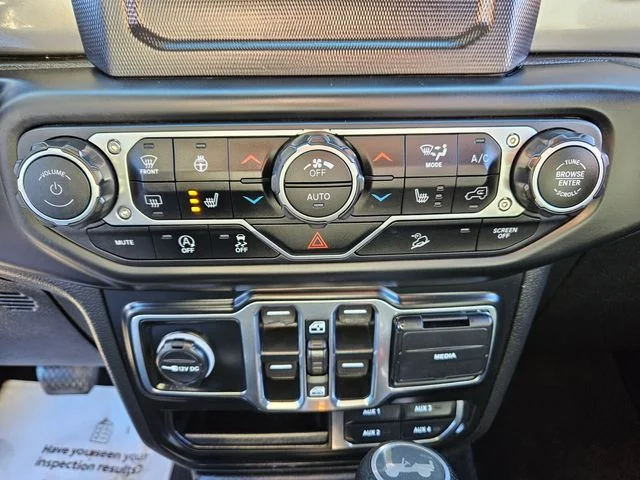 Used 2020 Silver Jeep Unlimited Sahara image 28