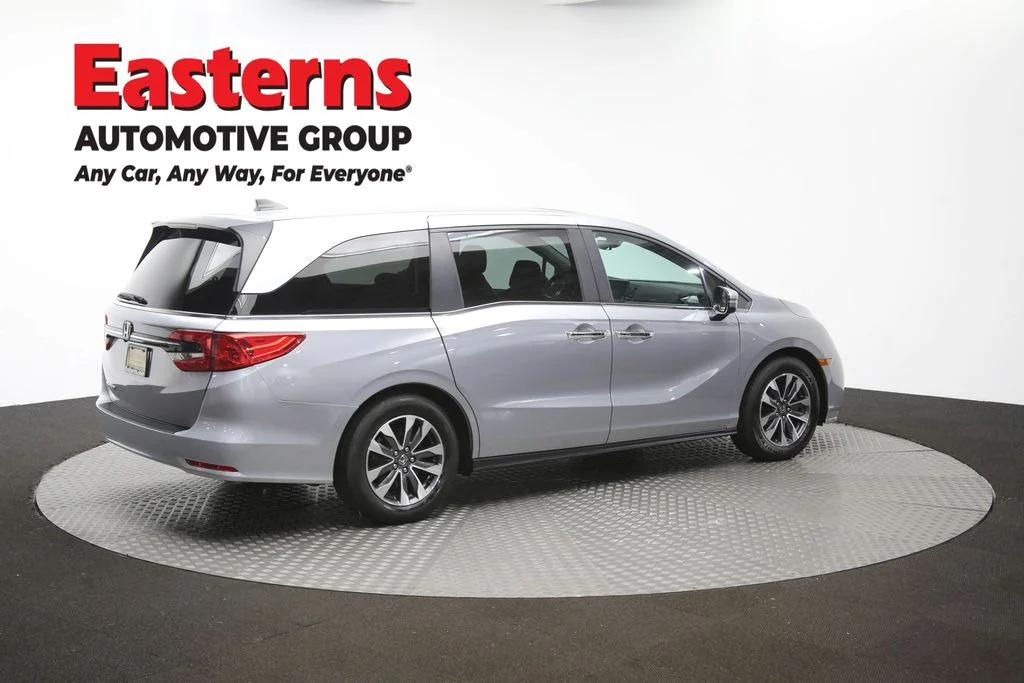 Used 2023 Silver Honda EX-L image 40