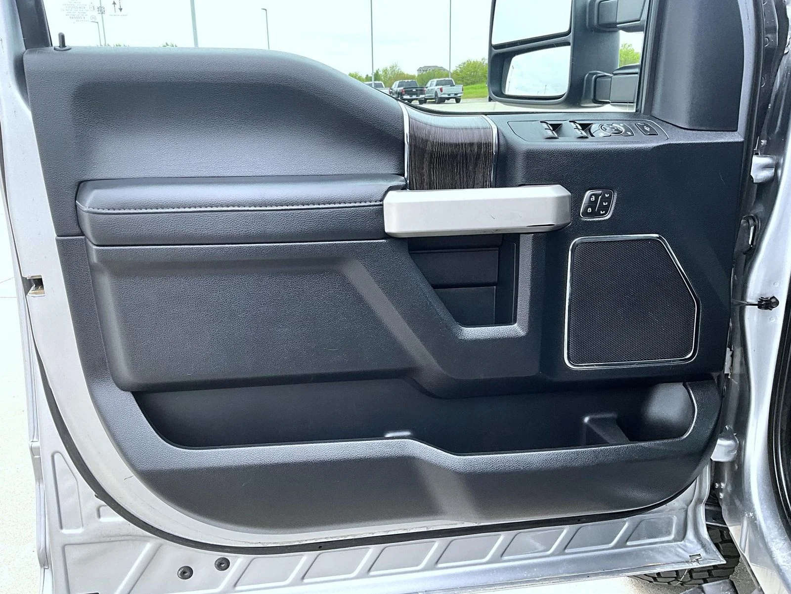 Used 2020 Silver Ford Lariat image 9