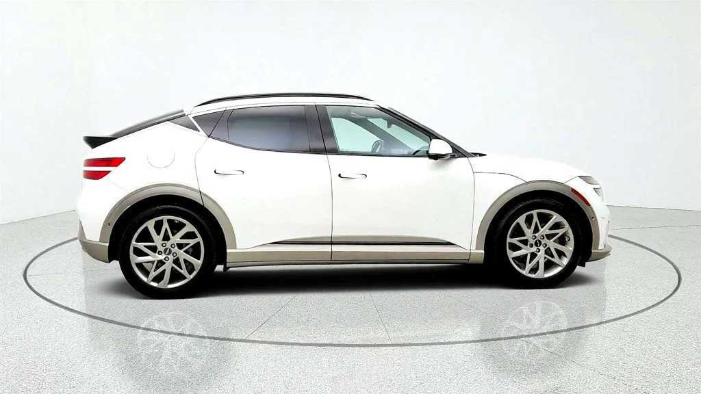 Used 2023 Uyuni White Genesis Advanced AWD image 4
