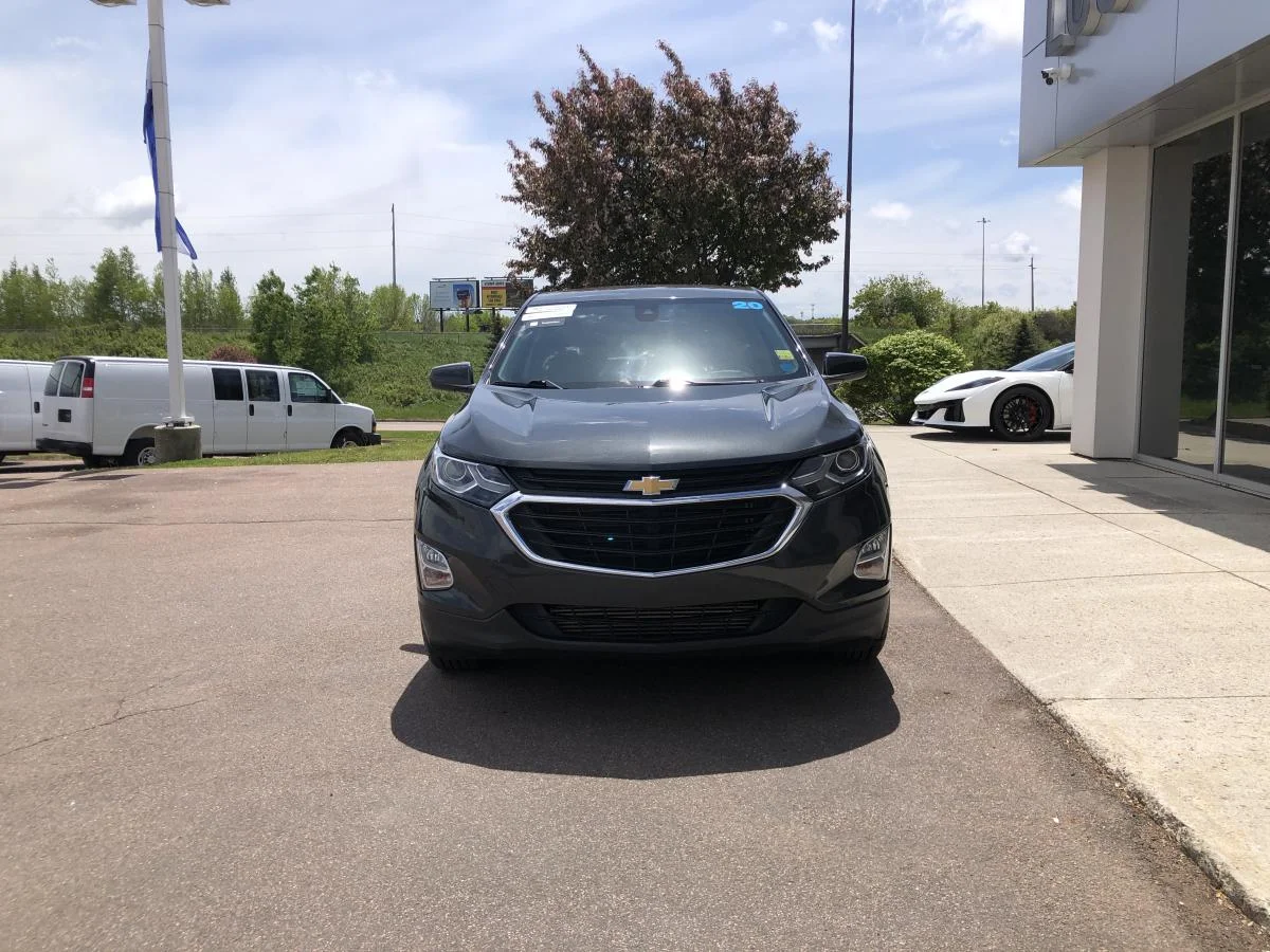 Used 2020 Grey Chevrolet Fwd 4dr Lt 1lt image 3