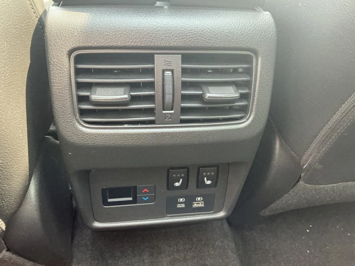 Used 2023  Nissan SL image 38