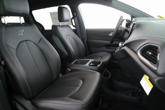 2026 Chrysler Pacifica Select - Photo 32