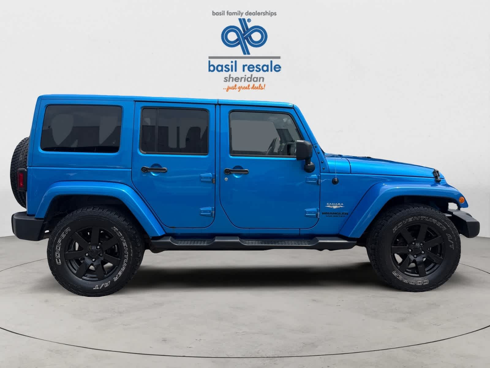 Used 2015 Hydro Blue Pearl Coat Jeep Sahara image 7