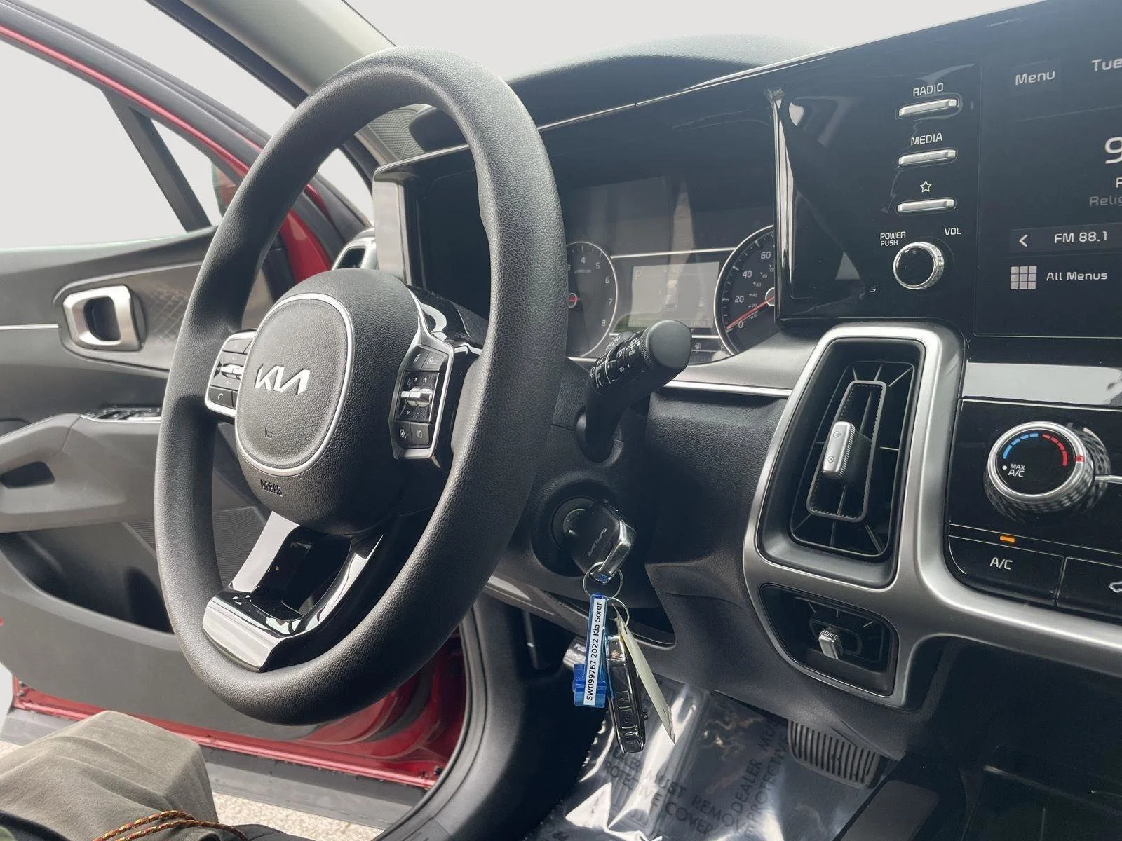 Used 2022 Passion Red Tintcoat Kia LX image 27