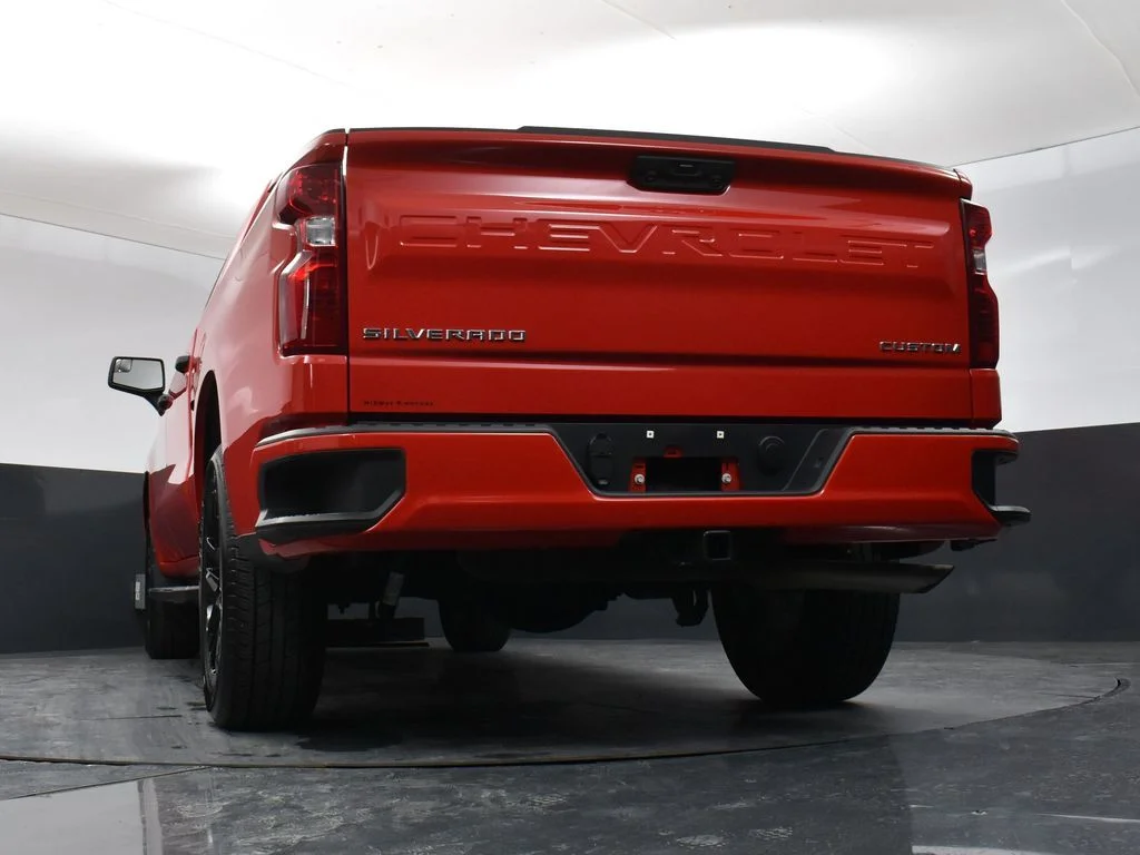 Used 2022 Red Chevrolet Custom image 31