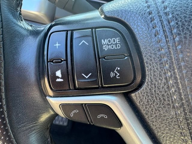 Used 2019 Midnight Black Metallic Toyota XLE image 5
