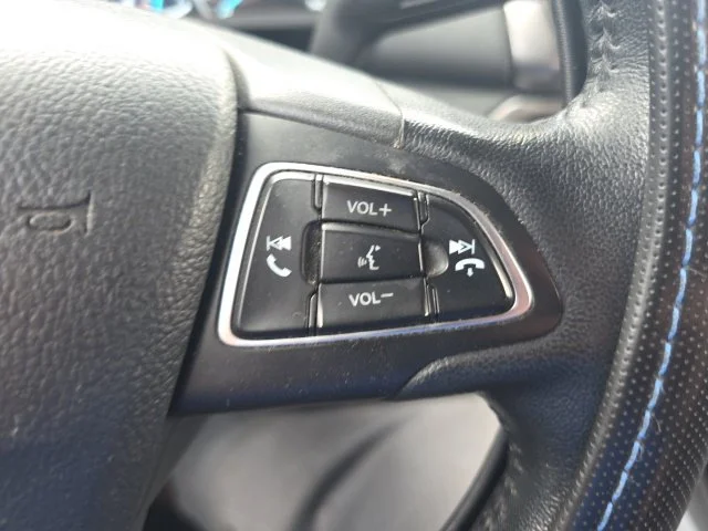 Used 2018 Blue Ford SE image 13