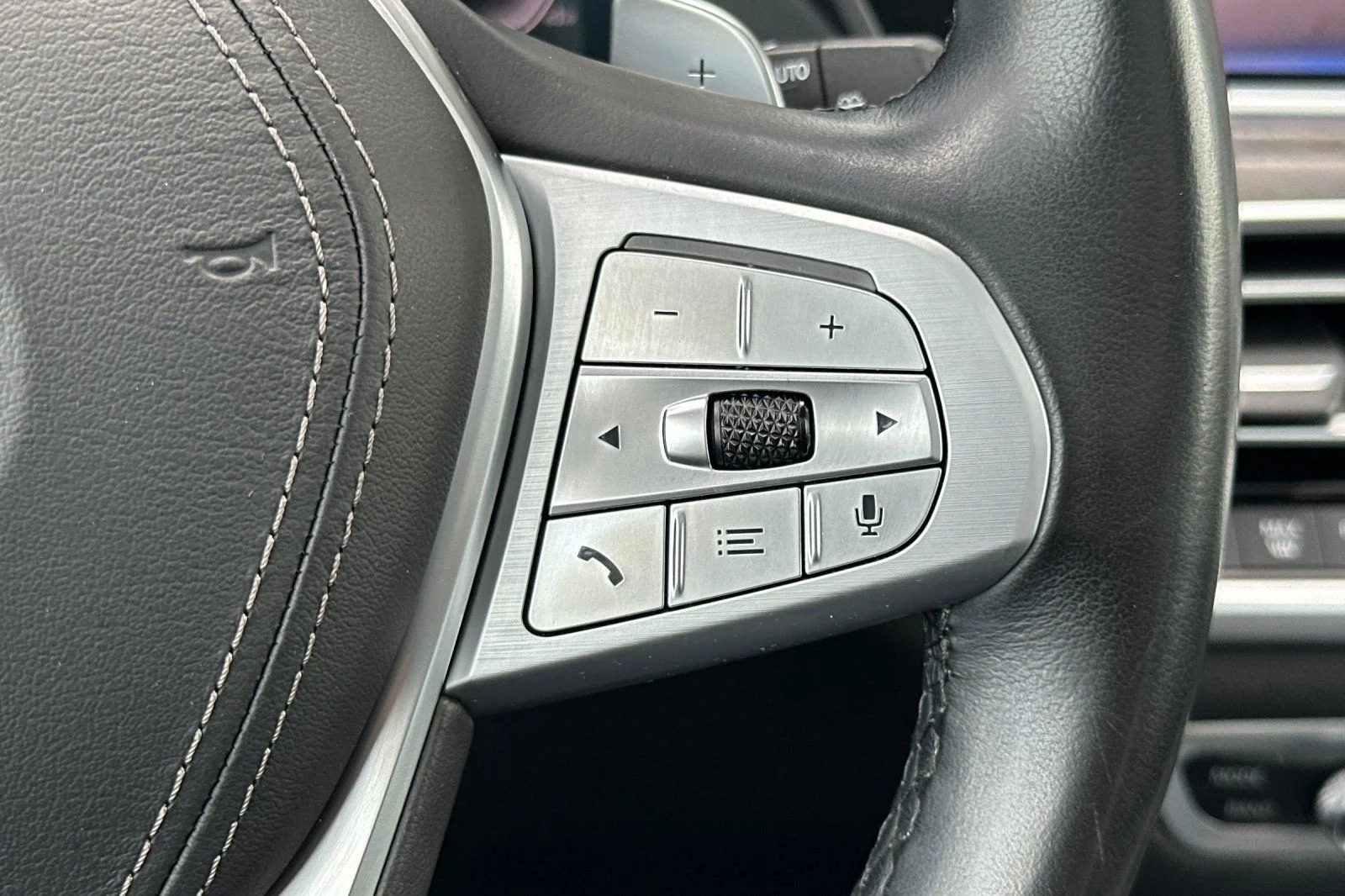 Used 2020 Blue BMW xDrive40i image 29