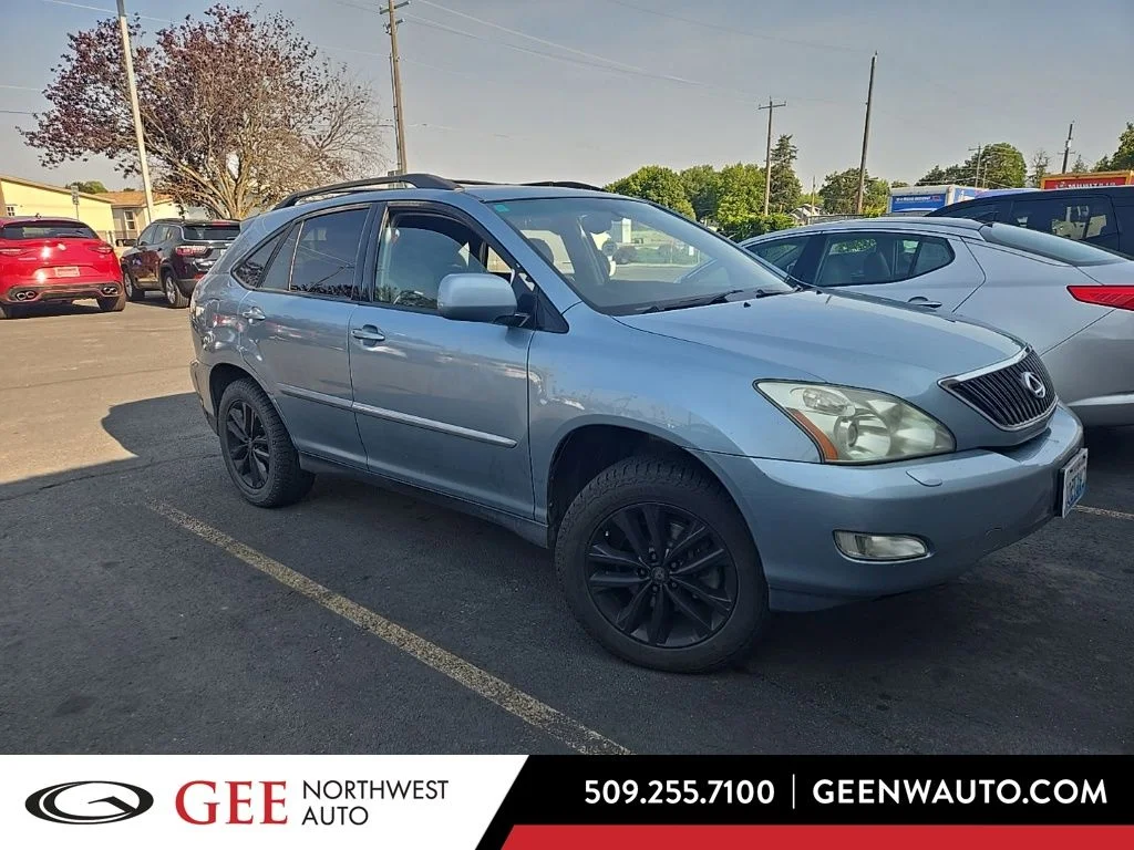 Used 2005 Silver Lexus 330 image 1