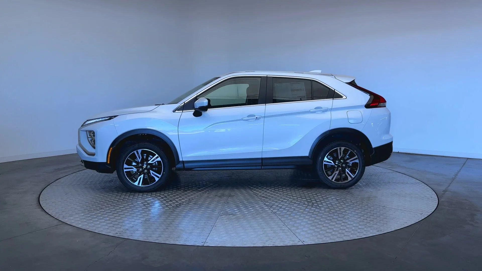 New 2026 White Diamond Mitsubishi SE image 5