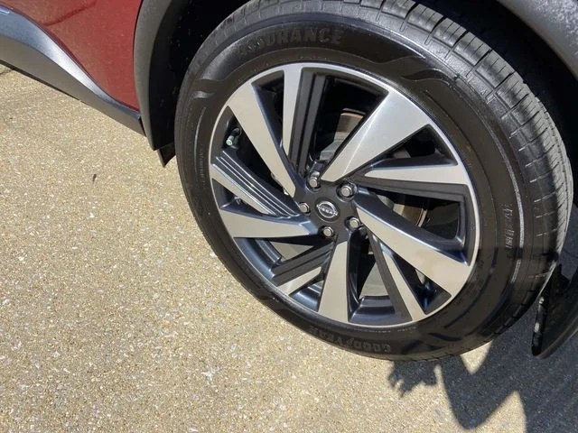 Used 2023 Red Nissan SL image 7