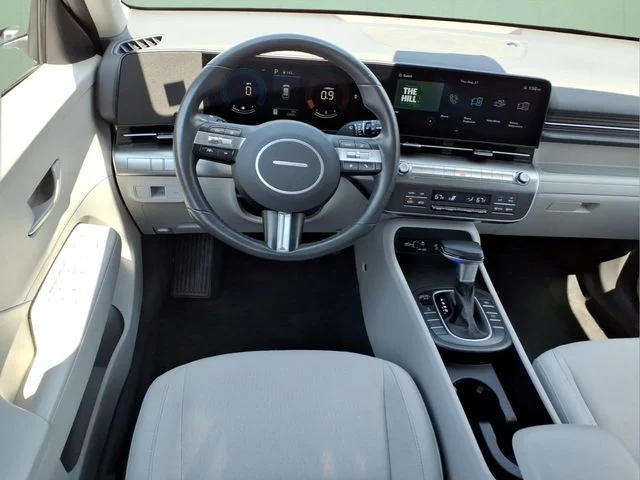 Used 2025 White Hyundai SEL image 17