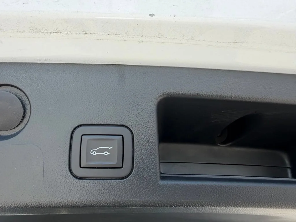 Used 2025 Summit White Chevrolet LT image 22