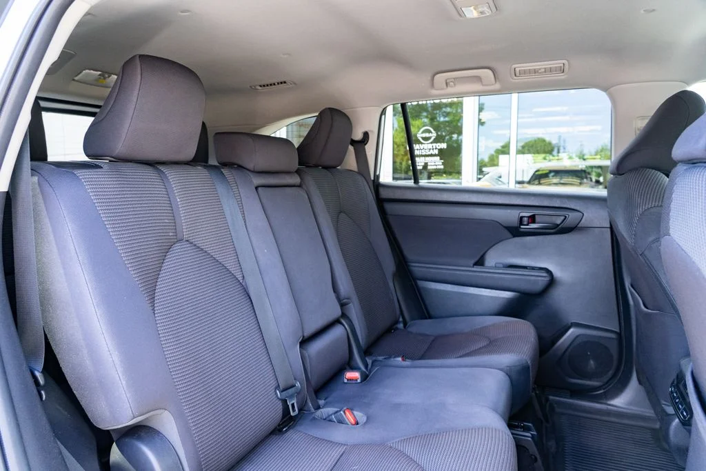 Used 2020 White Toyota LE image 25