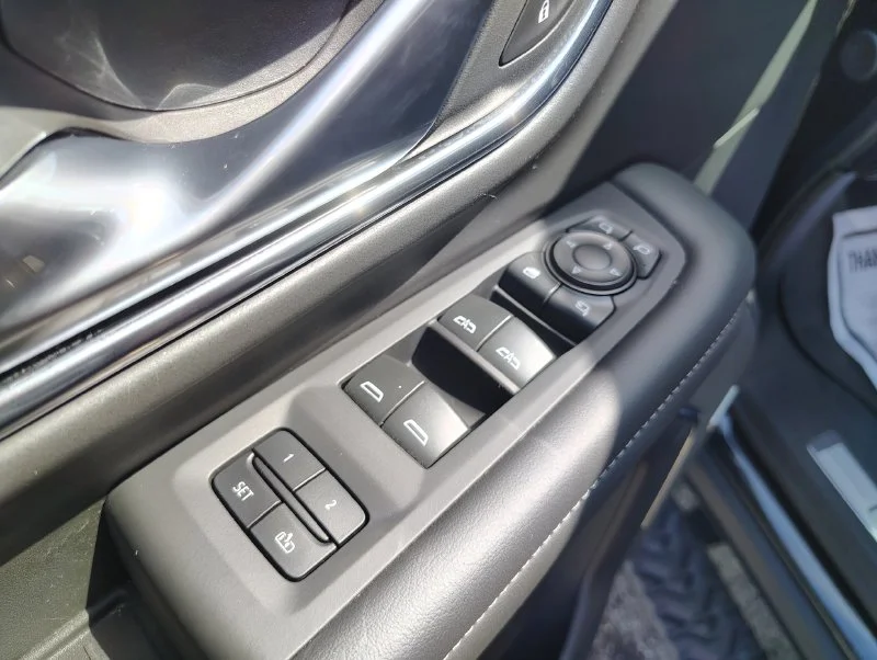 Used 2024 Black Chevrolet Z71 image 21