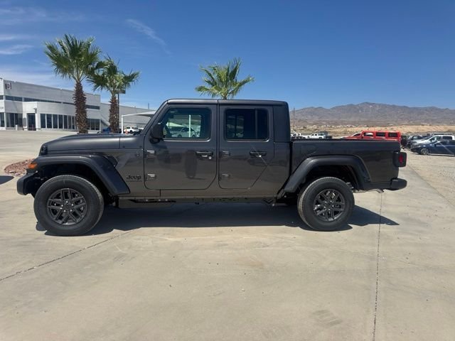 New 2026 Granite Crystal Metallic Clearcoat Jeep Sport S image 2