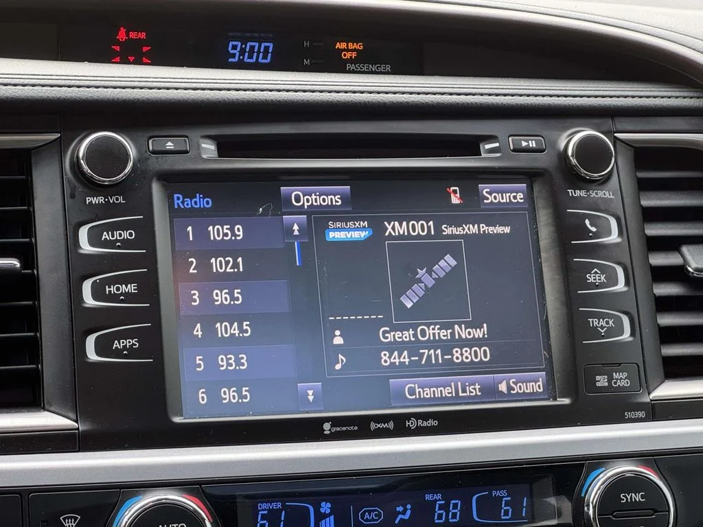 Used 2019 Gray Toyota XLE image 19