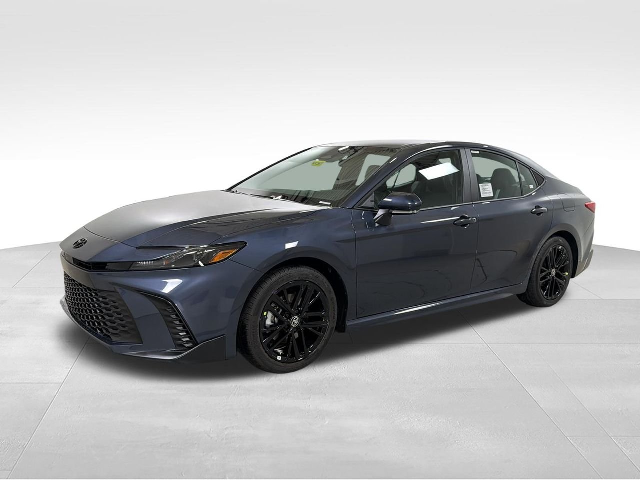 2026 Toyota Camry SE Hybrid's photo