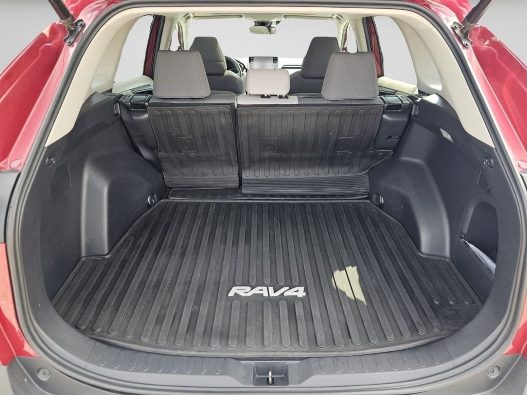 Used 2021 Pearl Toyota Hybrid XLE image 27