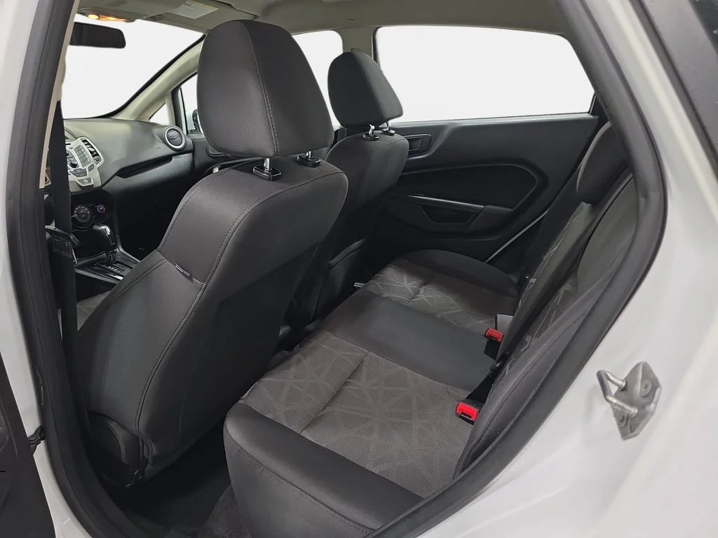Used 2013 Oxford White Ford SE image 12