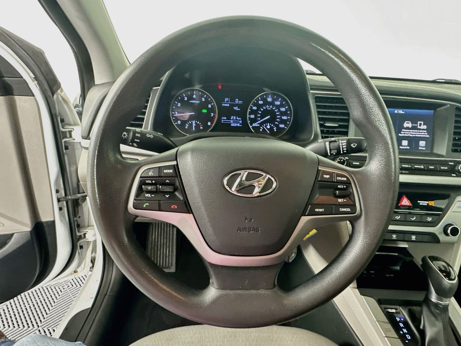 Used 2017 Quartz White Pearl Hyundai SE image 12